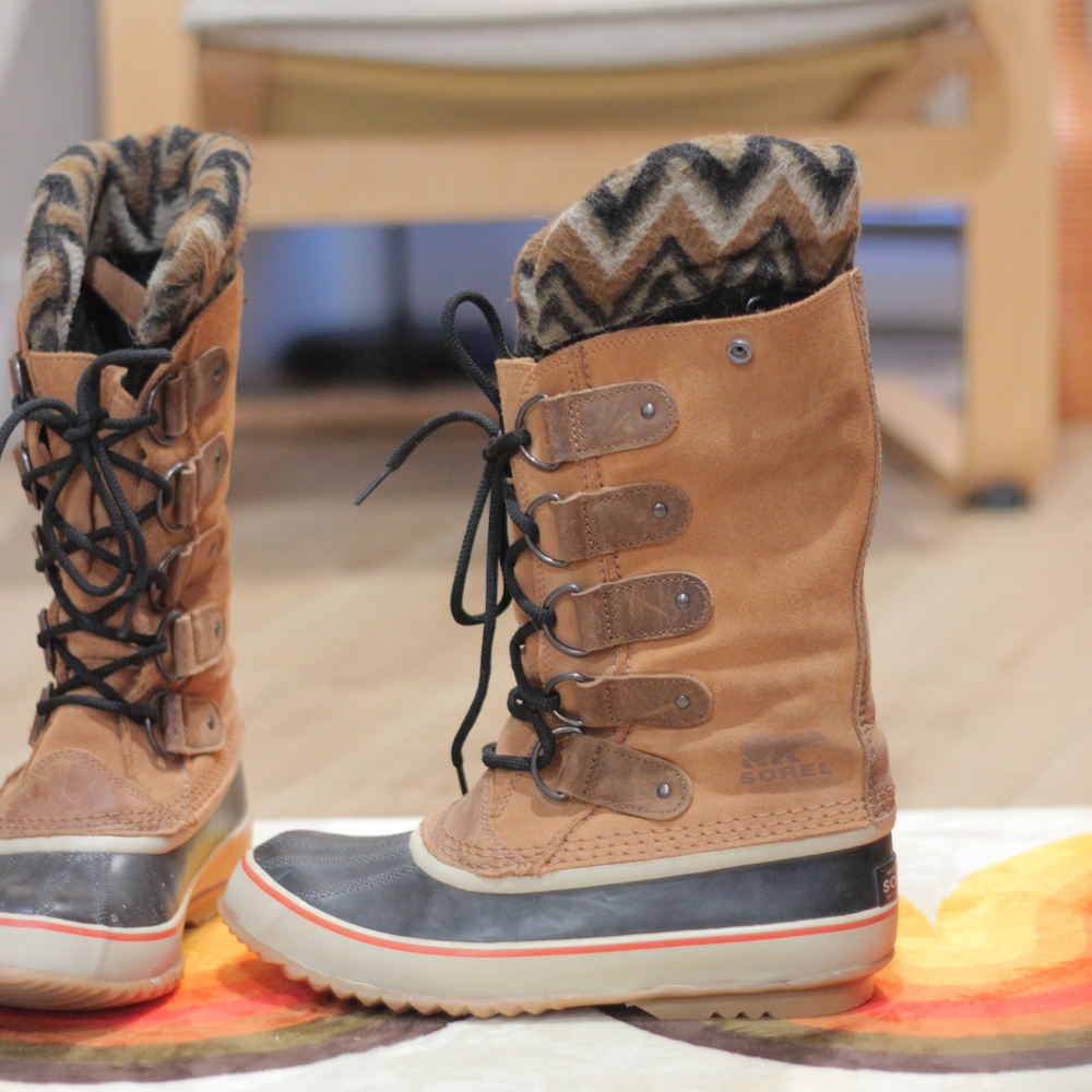 Sorel Women's Tan and Black Winter Boots